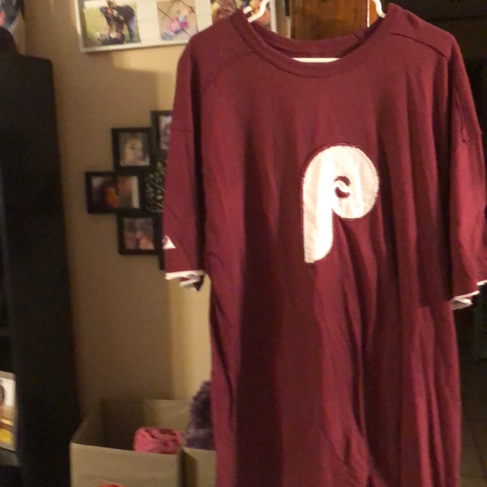 Phillies baseball shirt burgundy